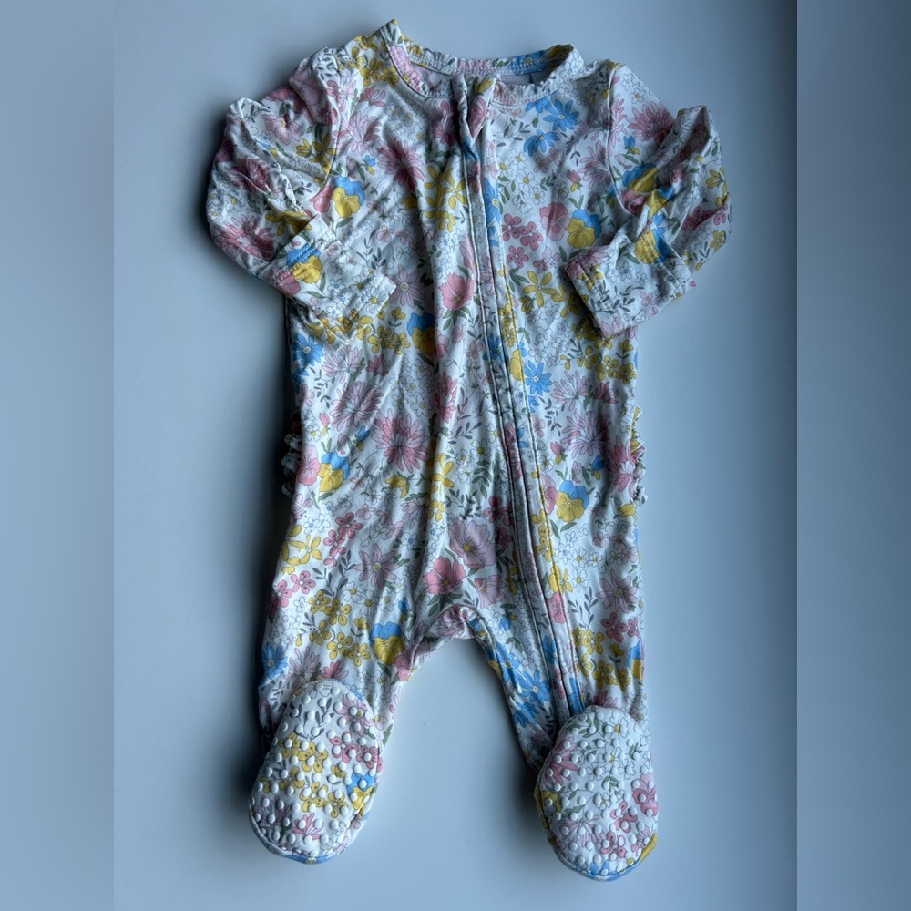 Angel Dear Ruffle Footie